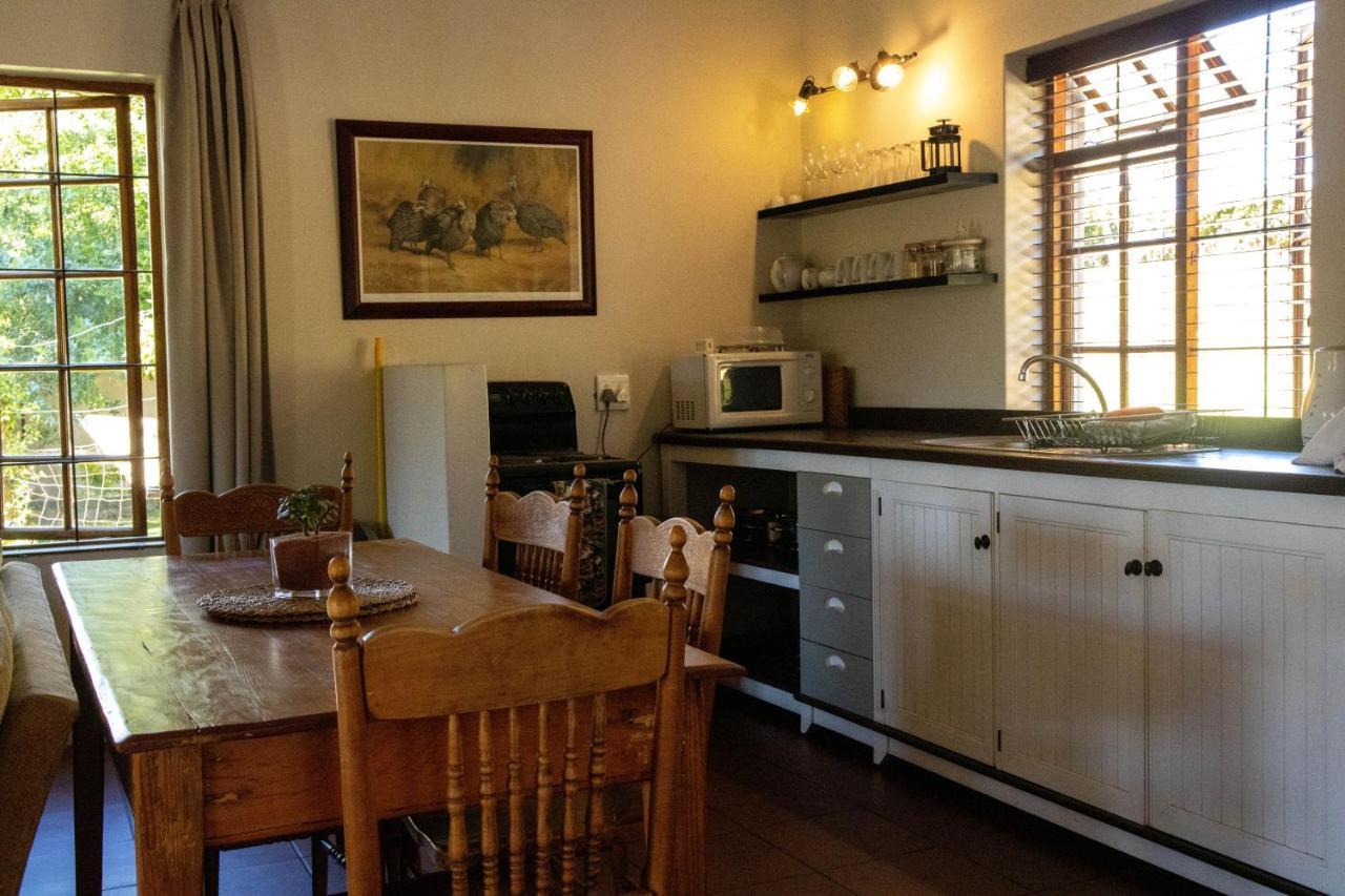 Zebra Cottage And Lodge สเตลเลนบอช ภายนอก รูปภาพ
