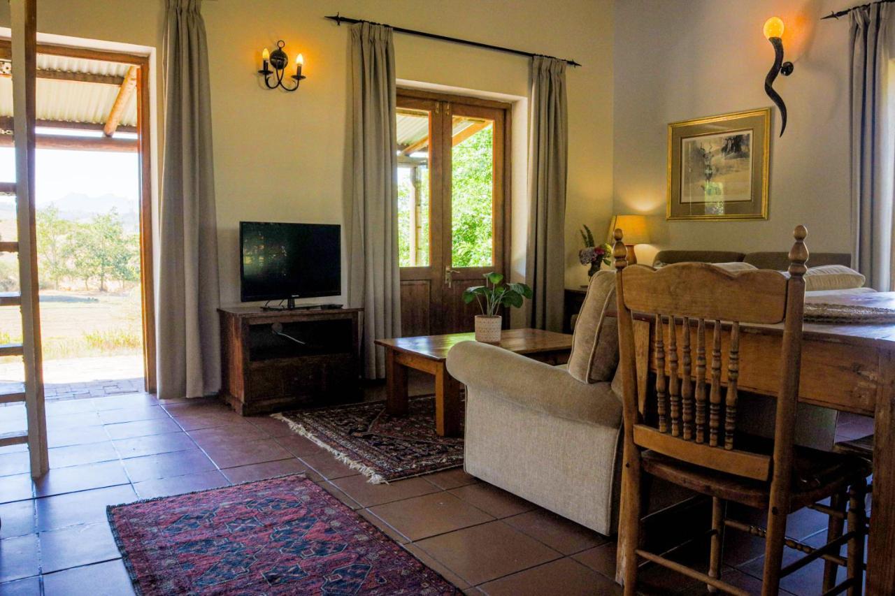 Zebra Cottage And Lodge สเตลเลนบอช ภายนอก รูปภาพ