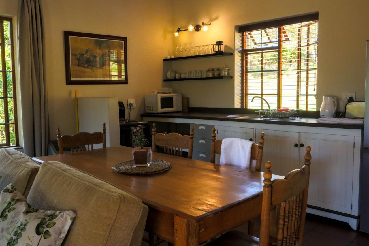 Zebra Cottage And Lodge สเตลเลนบอช ภายนอก รูปภาพ