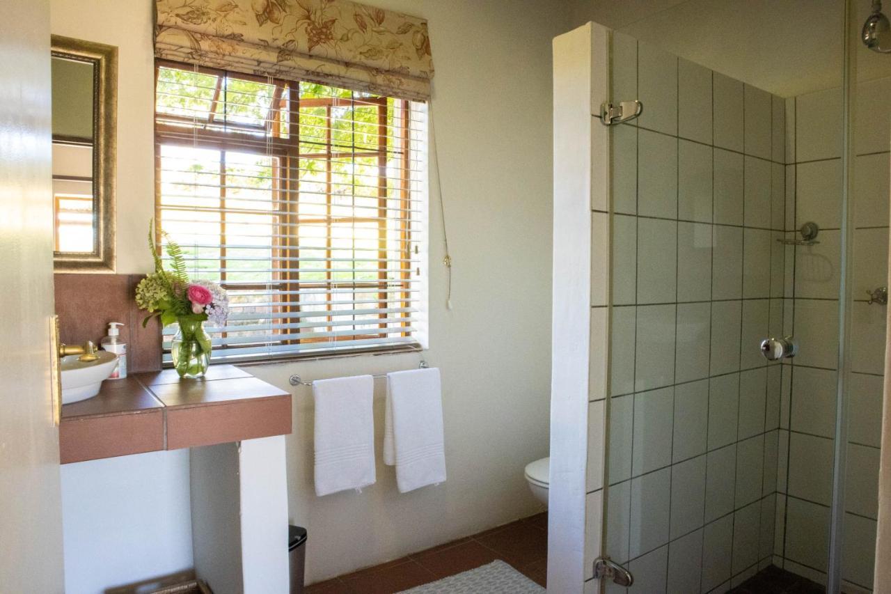 Zebra Cottage And Lodge สเตลเลนบอช ภายนอก รูปภาพ