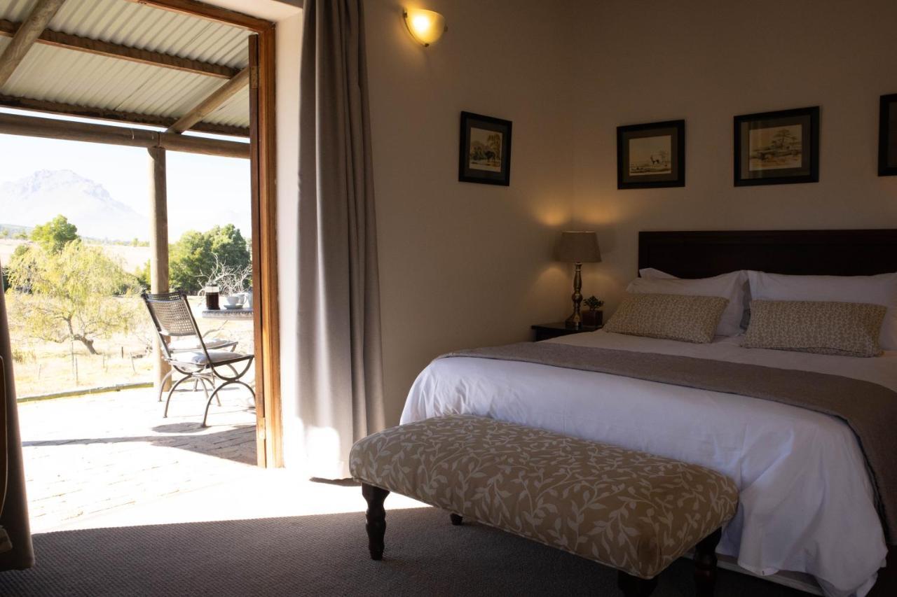 Zebra Cottage And Lodge สเตลเลนบอช ภายนอก รูปภาพ
