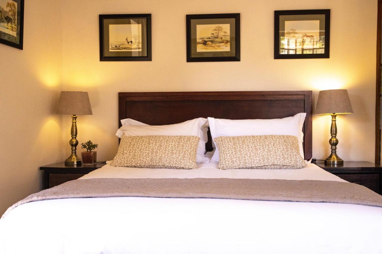 Zebra Cottage And Lodge สเตลเลนบอช ภายนอก รูปภาพ