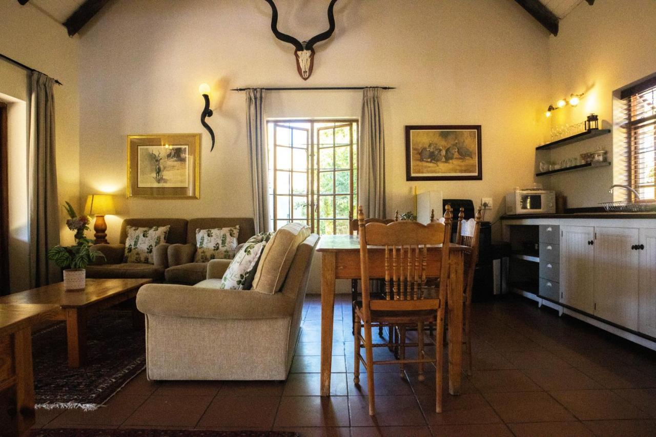 Zebra Cottage And Lodge สเตลเลนบอช ภายนอก รูปภาพ